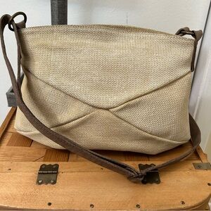 Capricho de Muñeca: Elegant Cream and Brown Women's Bag